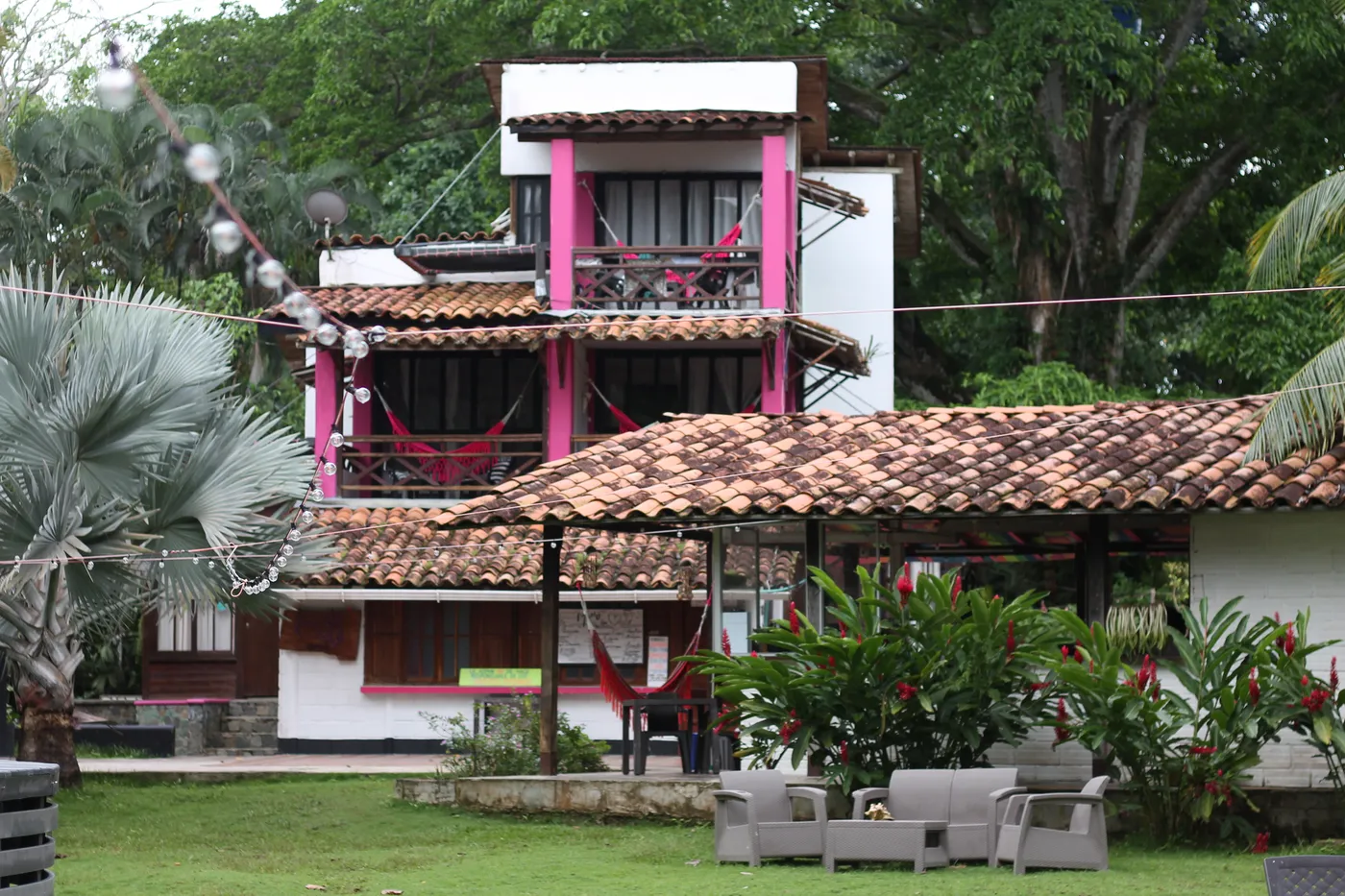 exterior con jardin melo hostel capurgana res