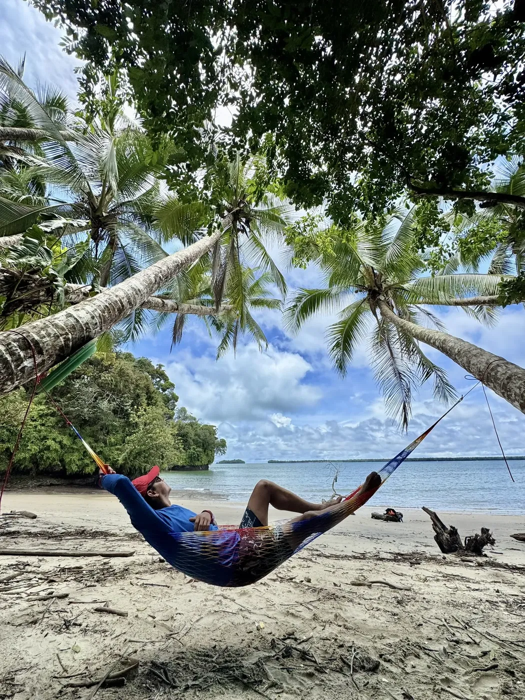 hamaca en la playa de melo hostel colombia res