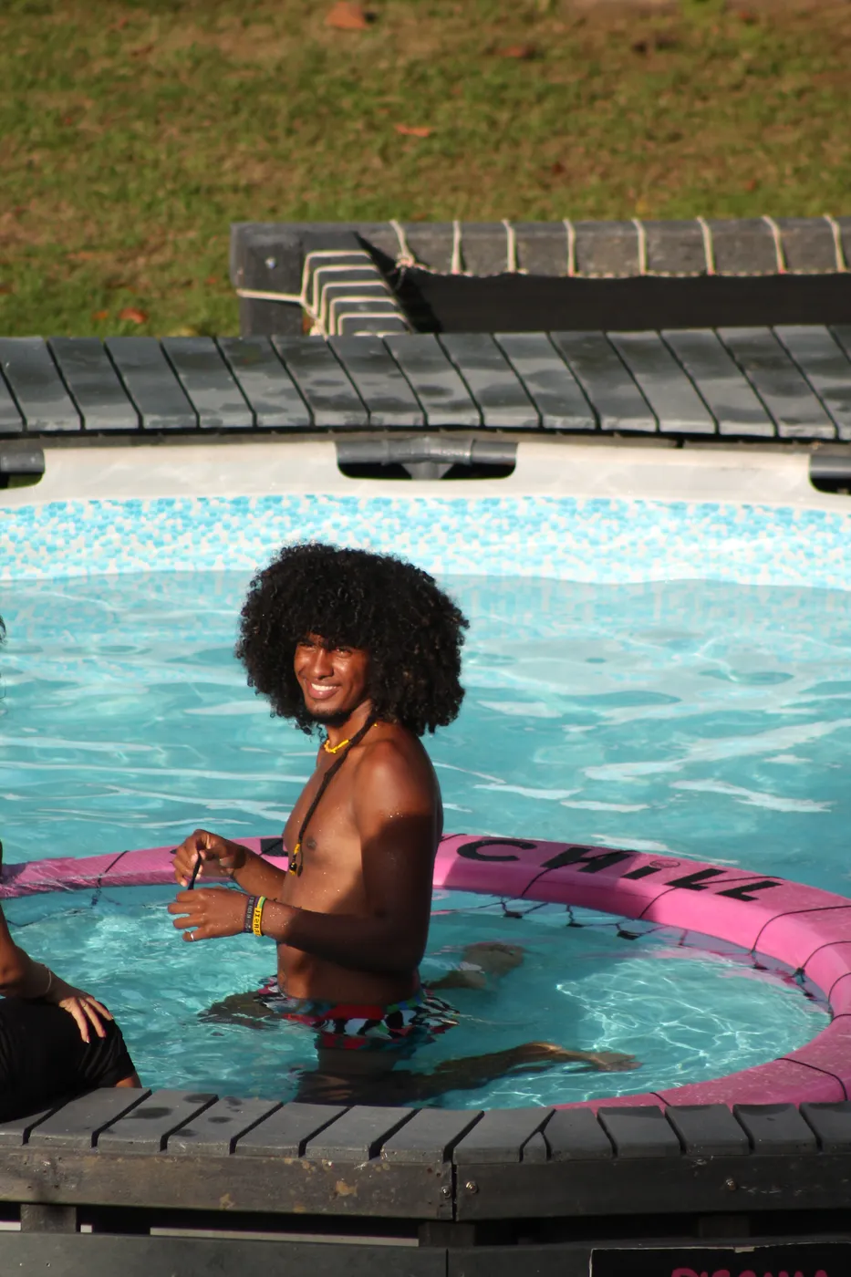 hombre piscina sunchill viche melo hostel capurgana res